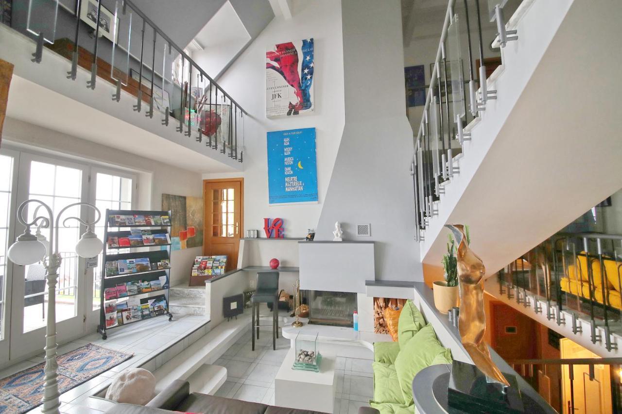 Corseaux Beach Rooms-Riviera Beach Apartments เวอเวย์ ภายนอก รูปภาพ