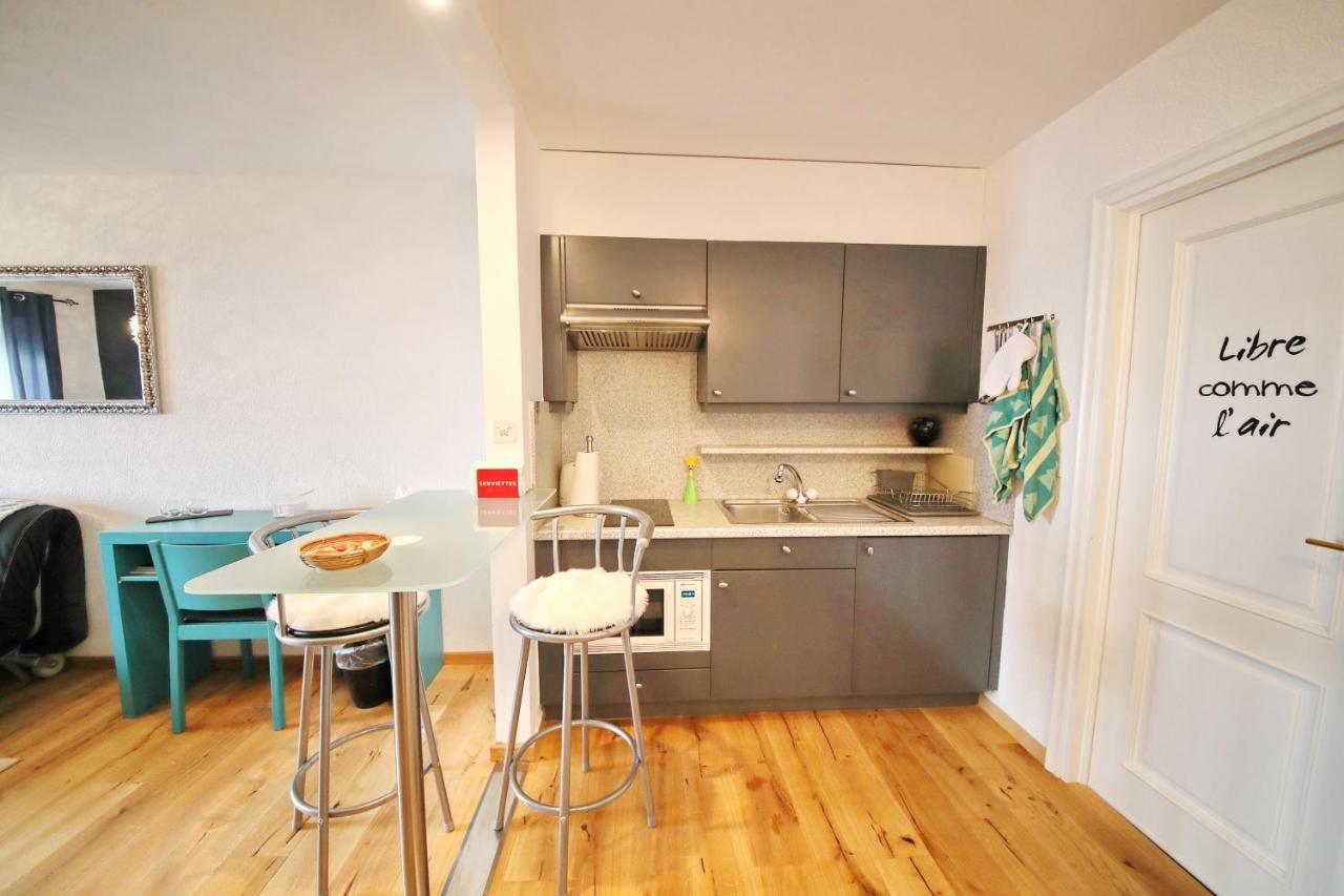 Corseaux Beach Rooms-Riviera Beach Apartments เวอเวย์ ภายนอก รูปภาพ