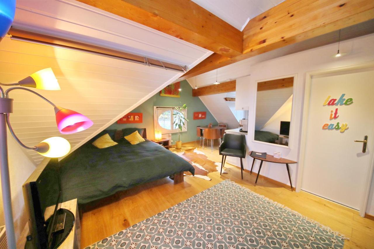 Corseaux Beach Rooms-Riviera Beach Apartments เวอเวย์ ภายนอก รูปภาพ