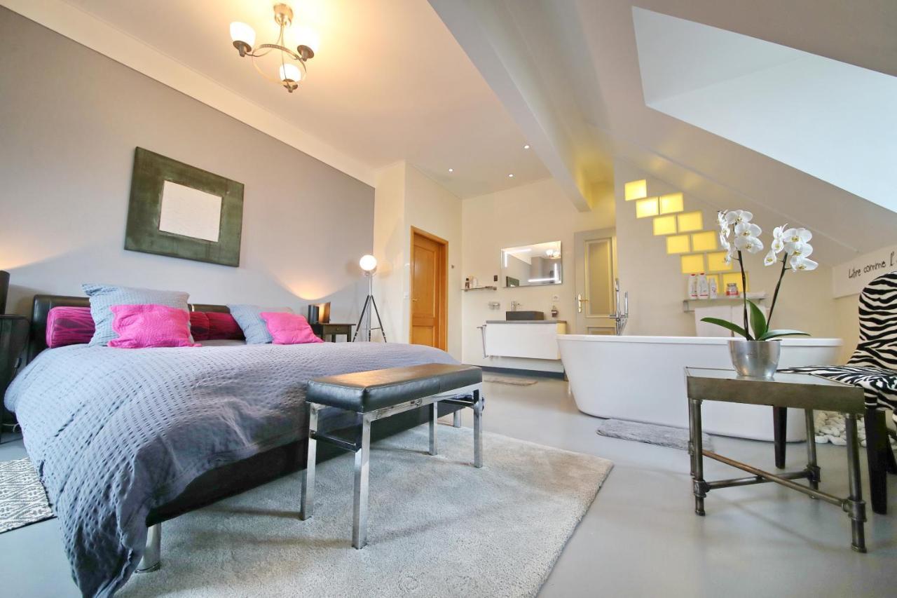 Corseaux Beach Rooms-Riviera Beach Apartments เวอเวย์ ภายนอก รูปภาพ
