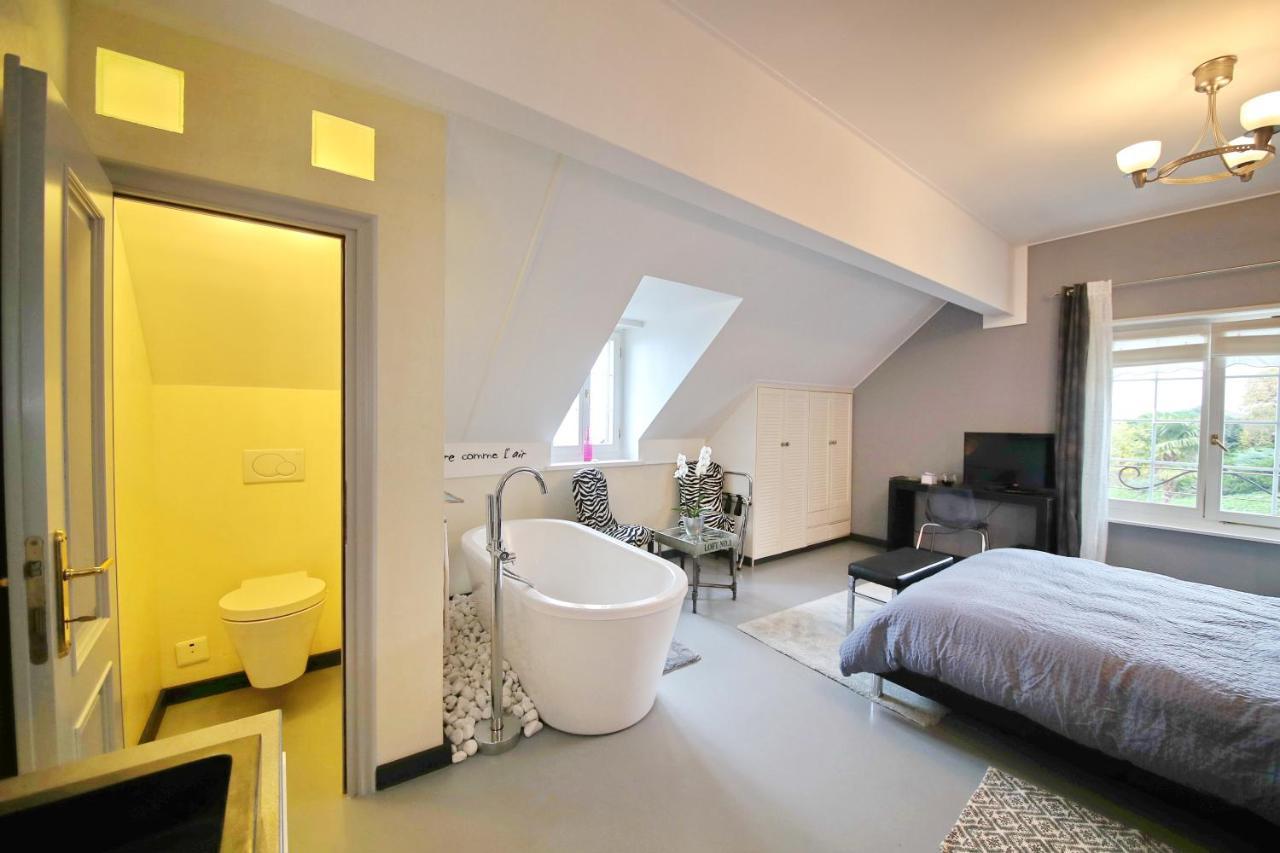 Corseaux Beach Rooms-Riviera Beach Apartments เวอเวย์ ภายนอก รูปภาพ