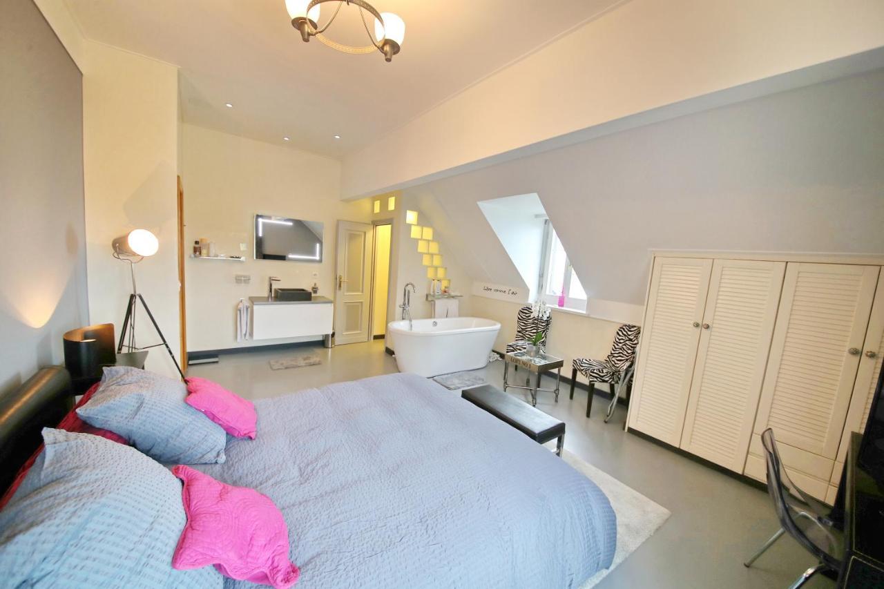 Corseaux Beach Rooms-Riviera Beach Apartments เวอเวย์ ภายนอก รูปภาพ