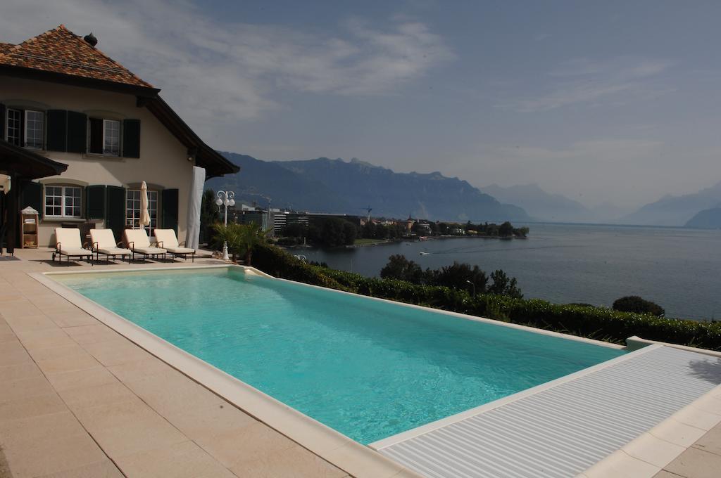 Corseaux Beach Rooms-Riviera Beach Apartments เวอเวย์ ภายนอก รูปภาพ