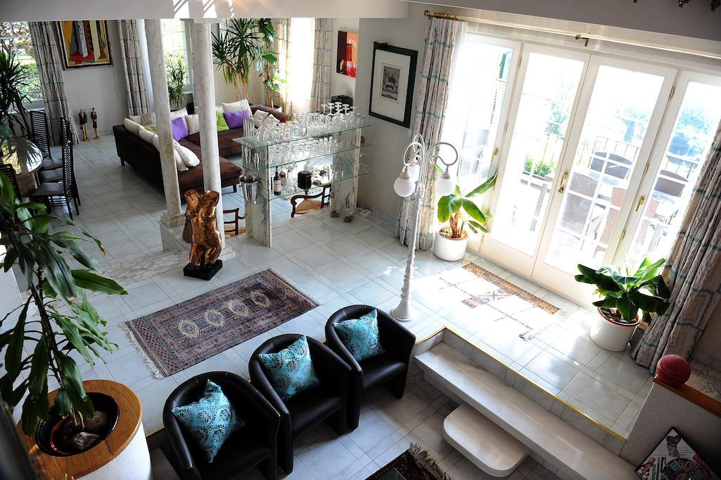 Corseaux Beach Rooms-Riviera Beach Apartments เวอเวย์ ภายนอก รูปภาพ