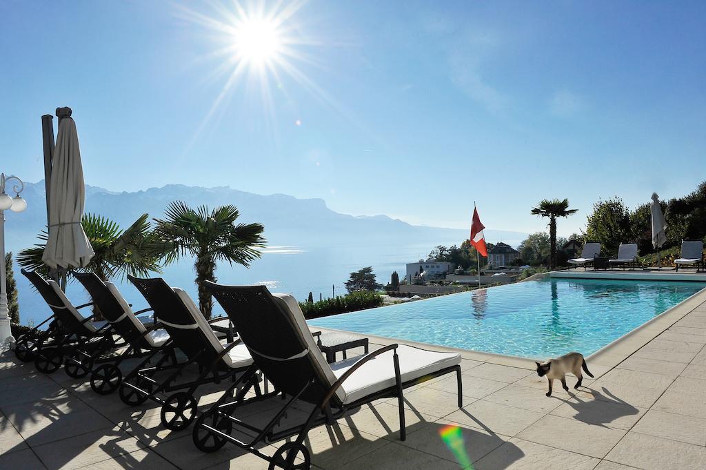 Corseaux Beach Rooms-Riviera Beach Apartments เวอเวย์ ภายนอก รูปภาพ